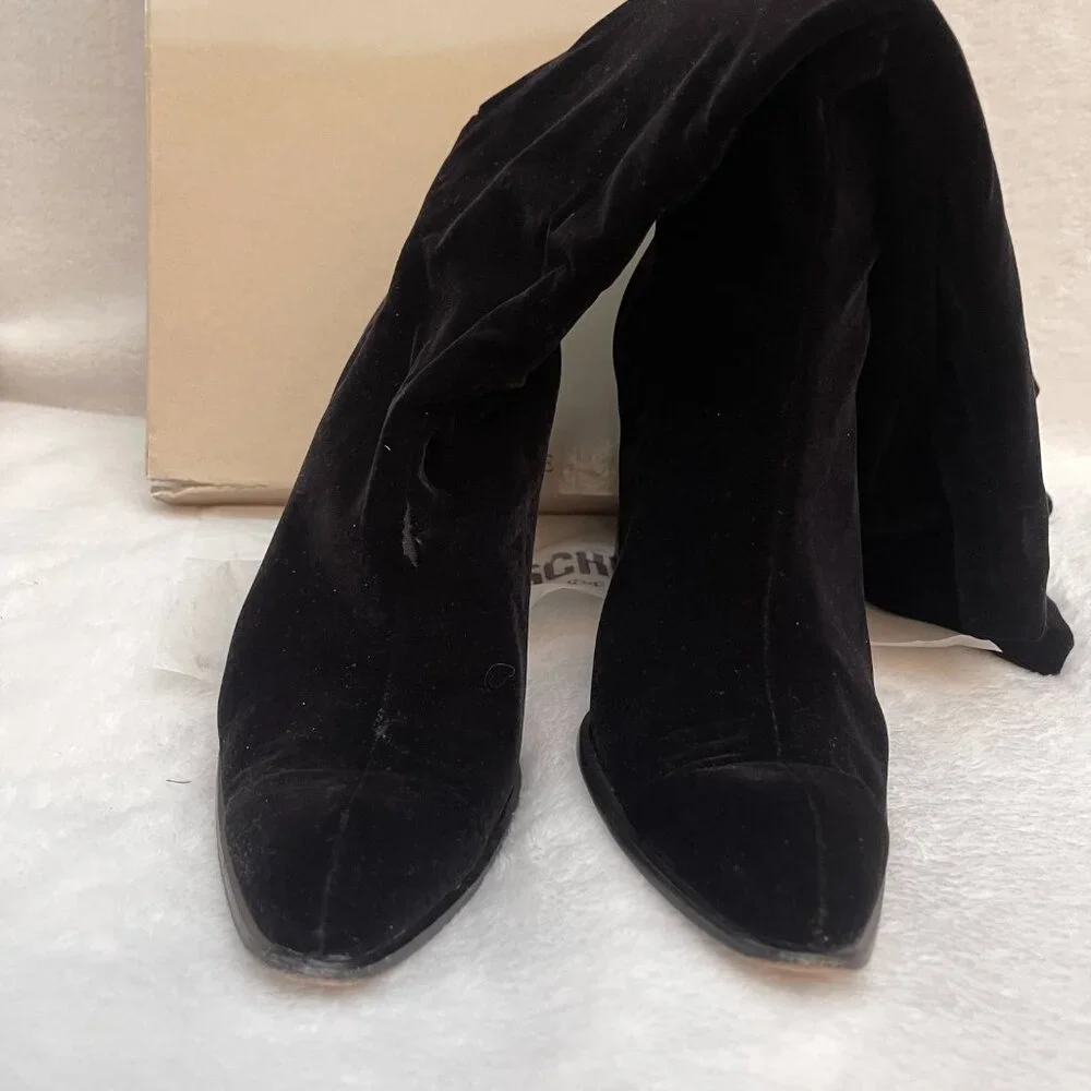 Auc Moschino Chanky heel High velour Boots 7,5 with damage